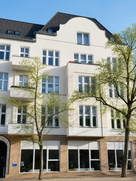 +++ wunderschöne und großzügige Altbauwohnung mit Balkon in bester Lage von Spandau +++ — photo 1